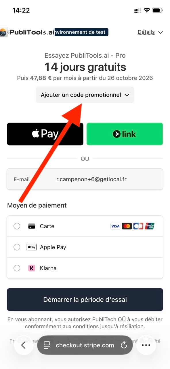 Page de paiement Stripe : une flèche indique Ajouter un code promotionnel